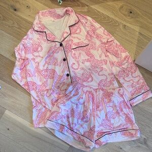 Chic Pink Animal Print Women's Pajama Set